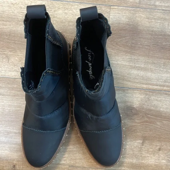 New Women’s Free People Atlas Puffer Chelsea Boots!!🔥🔥🔥